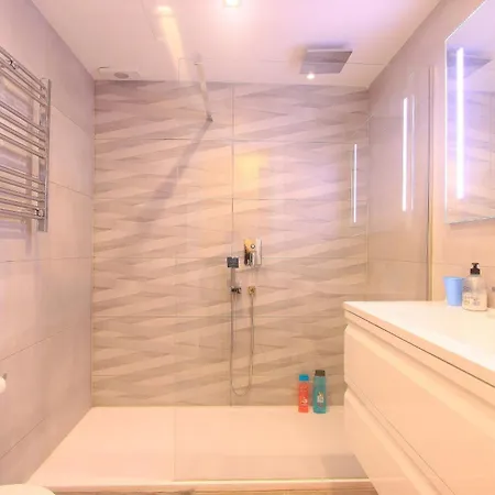Modern Penthouse Frontline Urbanisation * Μαρμπέλλα