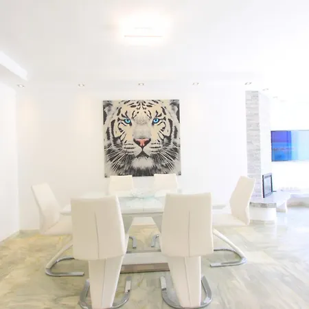 Modern Penthouse Frontline Urbanisation Μαρμπέλλα